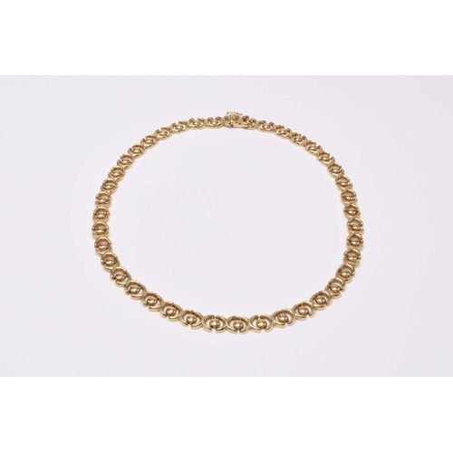 21 - An 18ct yellow gold decorative link necklace, the stylised cross and circular links with integral cl... 