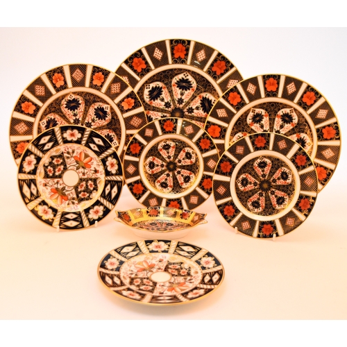 191 - A group of Royal Crown Derby imari, circa 1970s, pattern 1128, comprising a pair of side plates, 23c... 