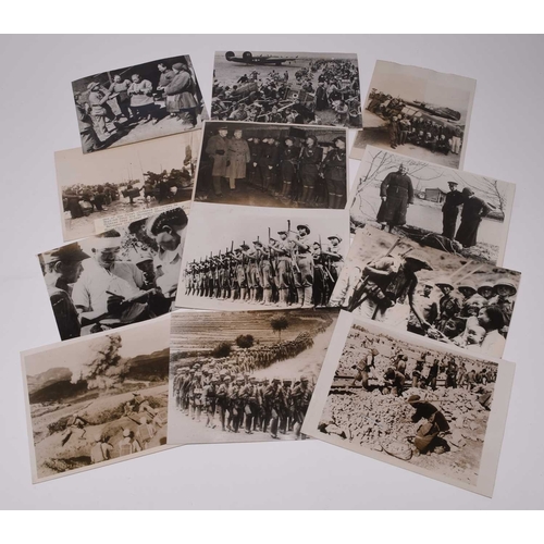 41 - PRESS PHOTOGRAPHY. Second World War Chinese military subjects, circa 1939-45. Twelve black and white... 