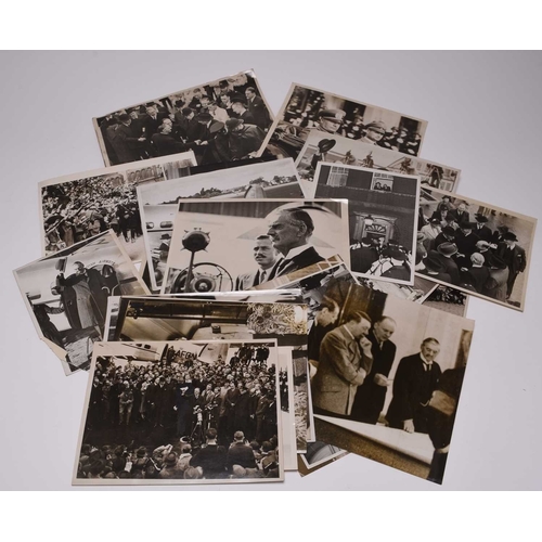 43 - PRESS PHOTOGRAPHY, WORLD WAR TWO INTEREST. The Munich Agreement - Neville Chamberlain's attempt to a... 