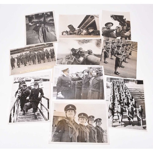 67 - PRESS PHOTOGRAPHY, Second World War. Eleven Second World War black and white photographs of British ... 