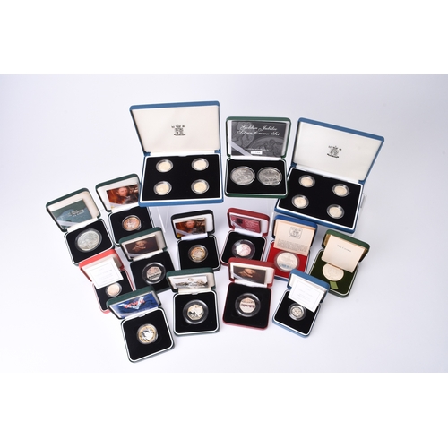 189 - An assorted collection of U.K silver and cupro-nickel commemorative coinage comprising crowns, two p... 