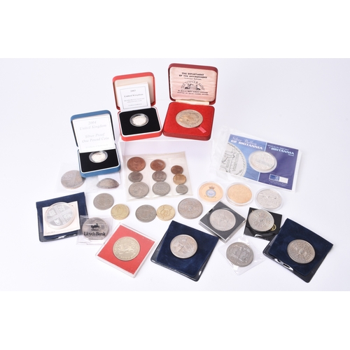 189 - An assorted collection of U.K silver and cupro-nickel commemorative coinage comprising crowns, two p... 