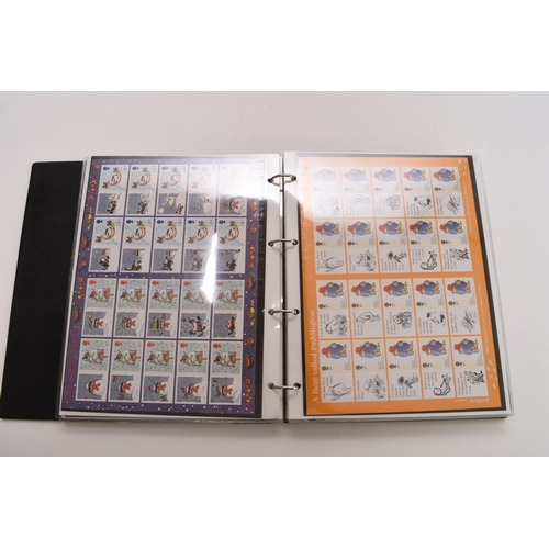 370 - Great Britain collection of Smiler sheets in 4 special albums from the first issue in 2000 through t... 