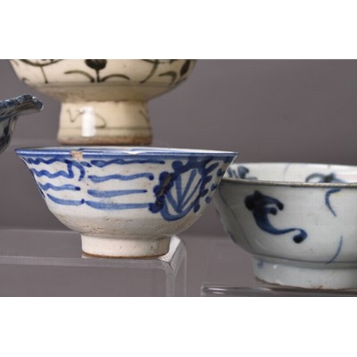 1 - A group of Chinese blue and white porcelain, mainly Ming Dynasty Including various teabowls, rice bo... 