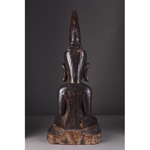 252 - A large South East Asian carved and lacquered wood figure of a seated Buddha, 18th/19th century The ... 