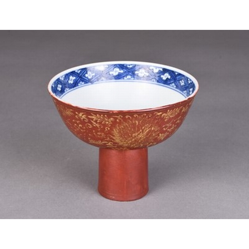 27 - A Chinese iron red and gilt blue and white stem cup Jiajing six-character mark but probably later De... 