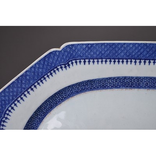 40 - A Chinese blue and white oval platter, 18th century 44cm across