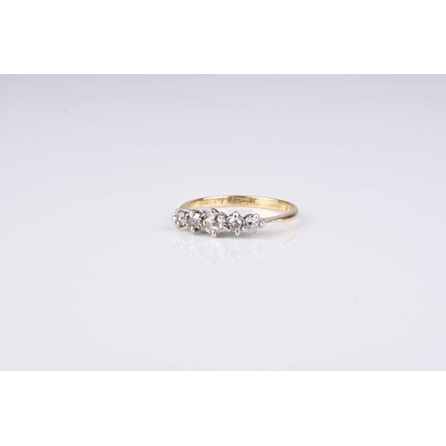 114 - A graduated five stone diamond ring, the brilliant cut diamonds claw set in white metal to yellow me... 