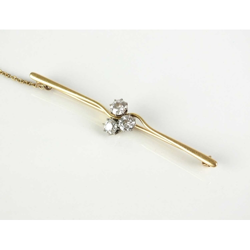 117 - A three stone diamond bar brooch, the three graduated brilliant cut diamonds claw set in white metal... 