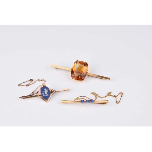 153 - A large single stone citrine set bar brooch, stamped '9ct', together with a 9ct gold blue paste set ... 