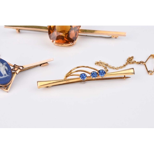 153 - A large single stone citrine set bar brooch, stamped '9ct', together with a 9ct gold blue paste set ... 