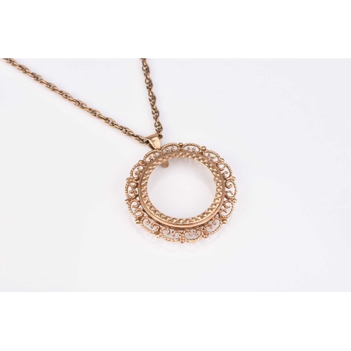 198 - A 9ct gold vacant sovereign pendant mount, suspended from 9ct gold chain, chain measures approx 60cm... 