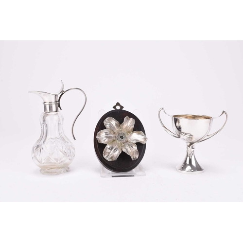 22 - A small silver trophy cup, London 1926, 8.5cm high, weight approx 2oz, together with a silver mounte... 