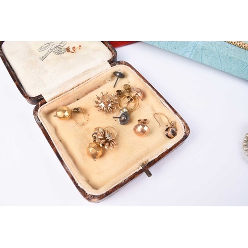 223 - A collection of jewellery and costume jewellery, to include; a pair of 9ct gold stud earrings and fo... 