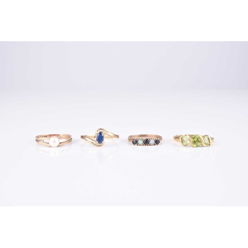 224 - A collection of four 9ct gold stone set rings, comprising; a graduated three stone peridot example, ... 