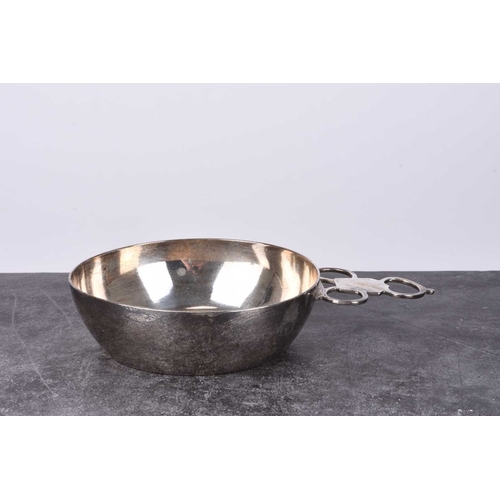 23 - A silver porringer, C S, London 1899, of plain circular form with flat looped handle, 18cm wide (inc... 