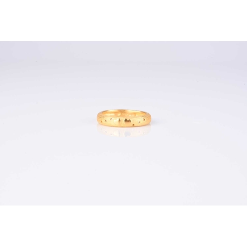 231 - A yellow metal textured band, with double heart motif, the shank stamped '24k', weight approx 3.6g