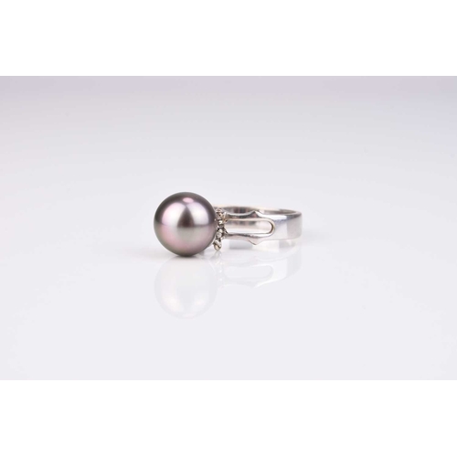 240 - A 9ct white gold Tahitian cultured pearl and diamond ring / pendant, ring size N 1/2, weight approx ... 