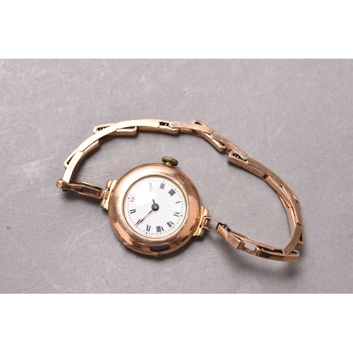 289 - A lady's 9ct gold wristwatch Date: Circa 1926 Movement: 17 jewel Cal.1026 manual wind Dial: White en... 