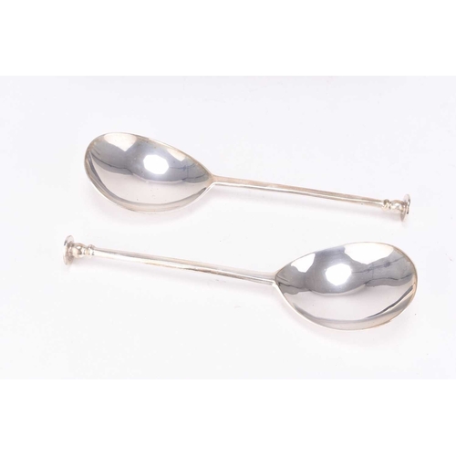 4 - A pair of cased Victorian silver seal top spoons, John Edward Wilmot, Birmingham 1897, 15cm long, to... 