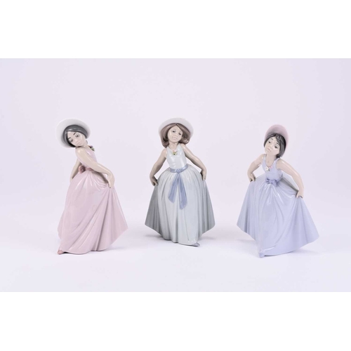 115 - Three Lladro porcelain figures of young girls in dresses, comprising Chiquitina Reverche Daisy (0627... 