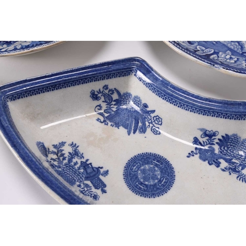 31 - An assorted collection of English blue and white pottery, early 19th century onwards, including two ... 