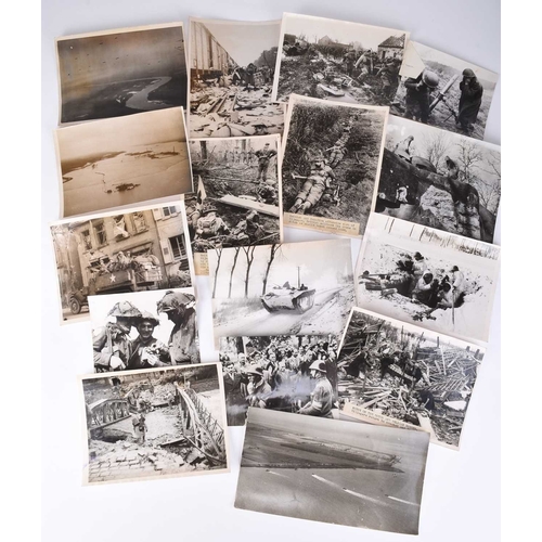 9 - PRESS PHOTOGRAPHY. A mixed lot of approximately 104 Second World War black and white photographs by ... 