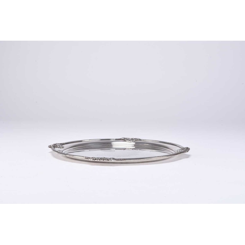 40 - A silver salver, Walker & Hall, Sheffield 1938, of circular form with reed and shell rim, the centre... 