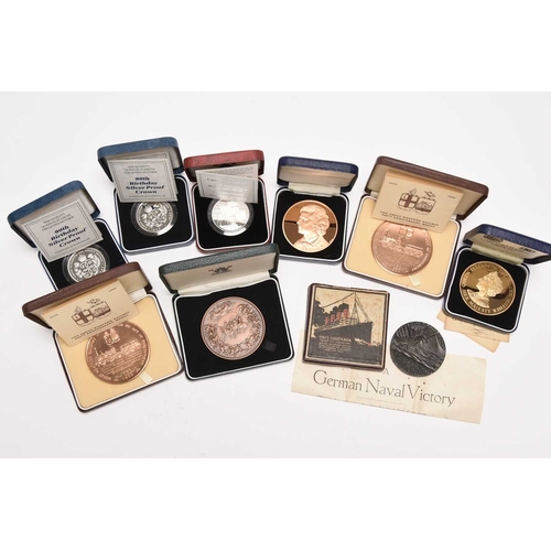 257 - A collection of coins, comprising; three silver proof five pounds commemorative coins dated 1990 x 2... 