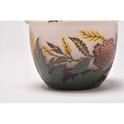 195 - A contemporary Ryszard Ramski cameo glass bowl and cover, cased in purple and brown over mottled cle... 