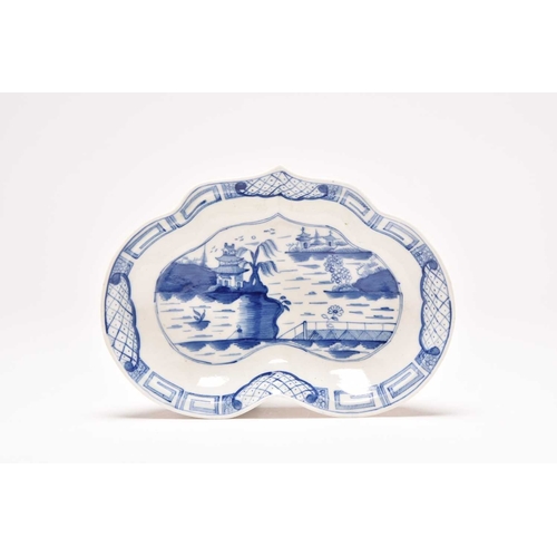 25 - An uncommon Caughley 'Weir' kidney-shaped dessert dish, circa 1785-93, painted in underglaze blue wi... 