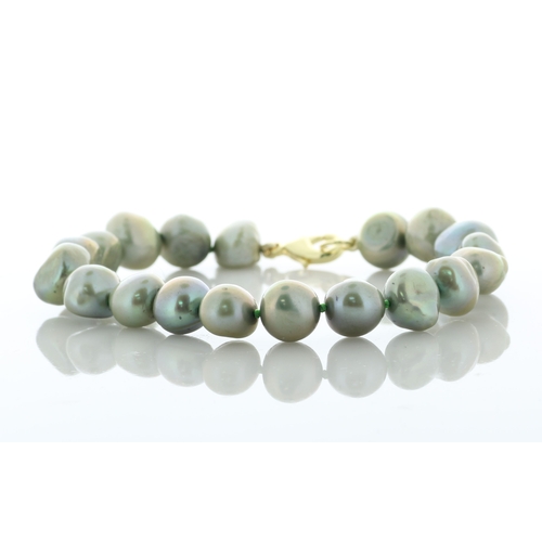 125 - 8.0 - 8.5mm freshwater baroque shaped cultured pearl bracelet with a gold plated clasp. Pearl qualit... 