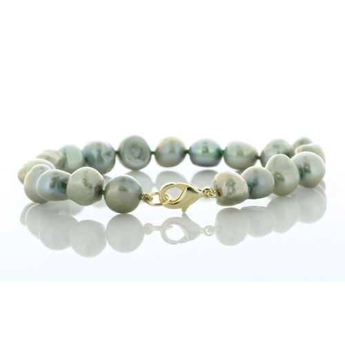 125 - 8.0 - 8.5mm freshwater baroque shaped cultured pearl bracelet with a gold plated clasp. Pearl qualit... 