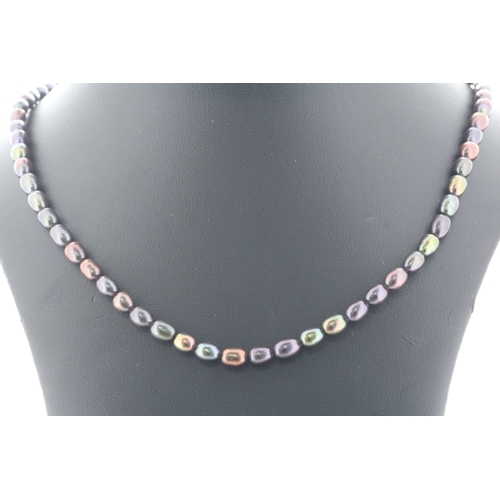 132 - 4.5 - 5.0mm freshwater cultured pearl necklace with a silver plated clasp.
Pearl quality AAA. This n... 