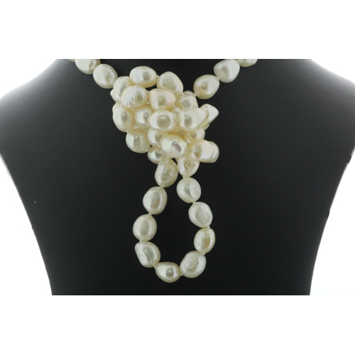 135 - Baroque shaped 8.0 - 8.5mm freshwater cultured pearl necklace.
Pearl quality AAA. This necklace is 3... 