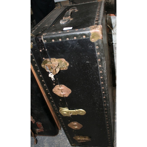 25 - LARGE VINTAGE TRUNK