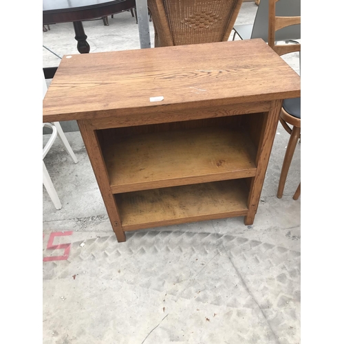 607 - AN OAK TABLE WITH TWO LOWER SHELVES