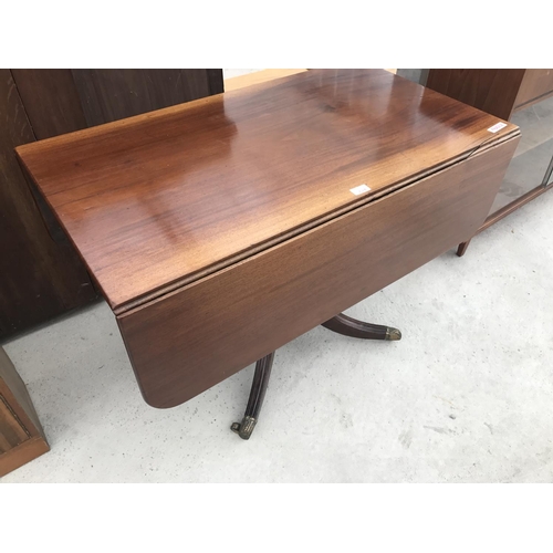 624 - A MAHOGANY DROP LEAF PEMBROKE TABLE