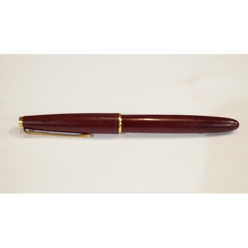 489 - A 'PARKER' FOUNTAIN PEN WITH 14CT YELLOW GOLD NIB