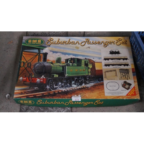 414 - A G.M.R (GREAT MODEL RAILWAYS) BOXED SUBURBAN PASSENGER TRAIN SET