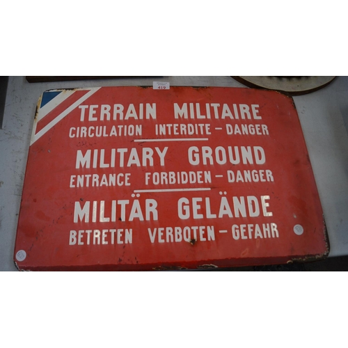 419 - A VINTAGE ENAMEL 'MILITARY DANGER' ENTRANCE WAL L SIGN