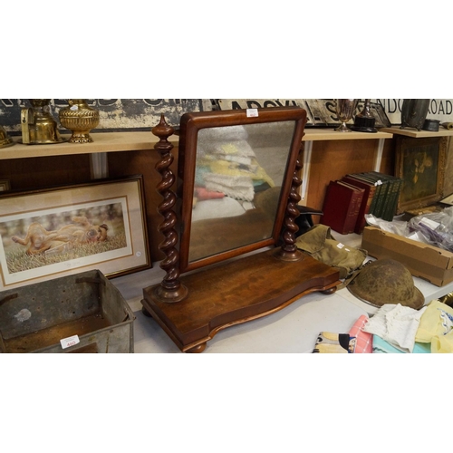 462 - AN EARLY TO MID 20TH CENTURY MAHOGANY DRESSING TABLE MIRROR WITH BARLEY TWIST SUPPORTS