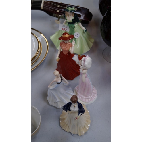 482 - FIVE VARIOUS CERAMIC LADY FIGURES TO INCLUDE A ROYAL WORCESTER 'HOLLY' FROM THE 'LES PETITES' RANGE ... 