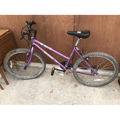 67 - A KALAHARI GLOBETROTTER MOUNTAIN BIKE WITH 15 SPEED SHIMANO GEAR SYSTEM