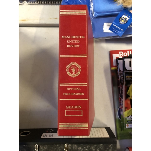 405 - A CASED MANCHESTER UNITED 1994/1995 REVIEW CASE CONTAINING THE SET OF MATCH DAY PROGRAMMES (QTY)