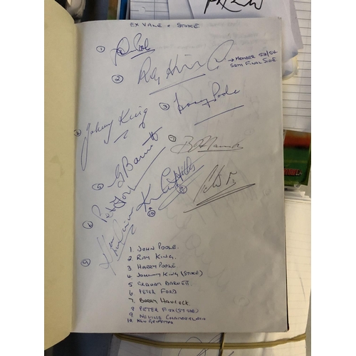 458 - A LARGE COLLECTION OF MIXED FOOTBALL AUTOGRAPHS ON POSTERS, FURTHER LINED PAPER AND BINDERS TO INCLU... 