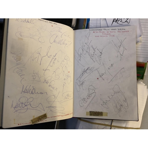 458 - A LARGE COLLECTION OF MIXED FOOTBALL AUTOGRAPHS ON POSTERS, FURTHER LINED PAPER AND BINDERS TO INCLU... 