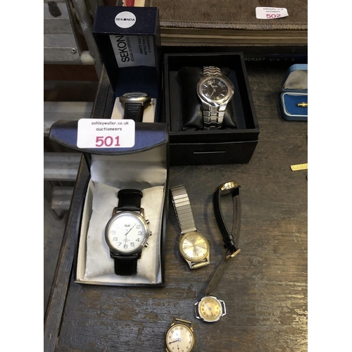 501 - SEVEN VARIOUS WATCHES COMPRISING THREE BOXED EXAMPLES AND FOUR FURTHER VINTAGE WATCHES TO INCLUDE AN... 