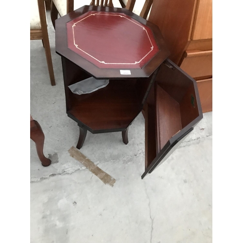 810 - A STRONGBOW OCTAGONAL MAHOGANY DRUM TABLE WITH RED LEATHER TOP AND SINGLE DOOR